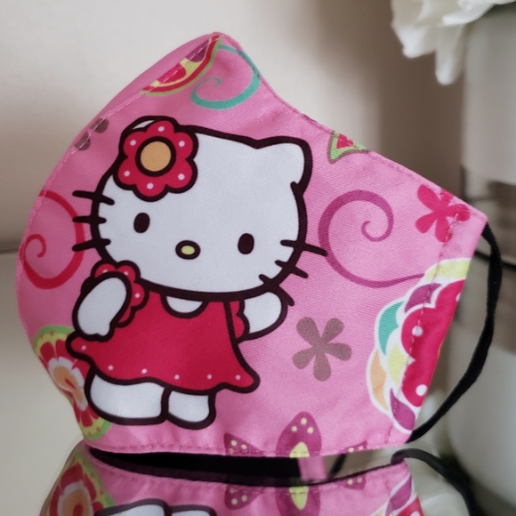 Hello Kitty Face Mask 💕 - Picture 1 of 3